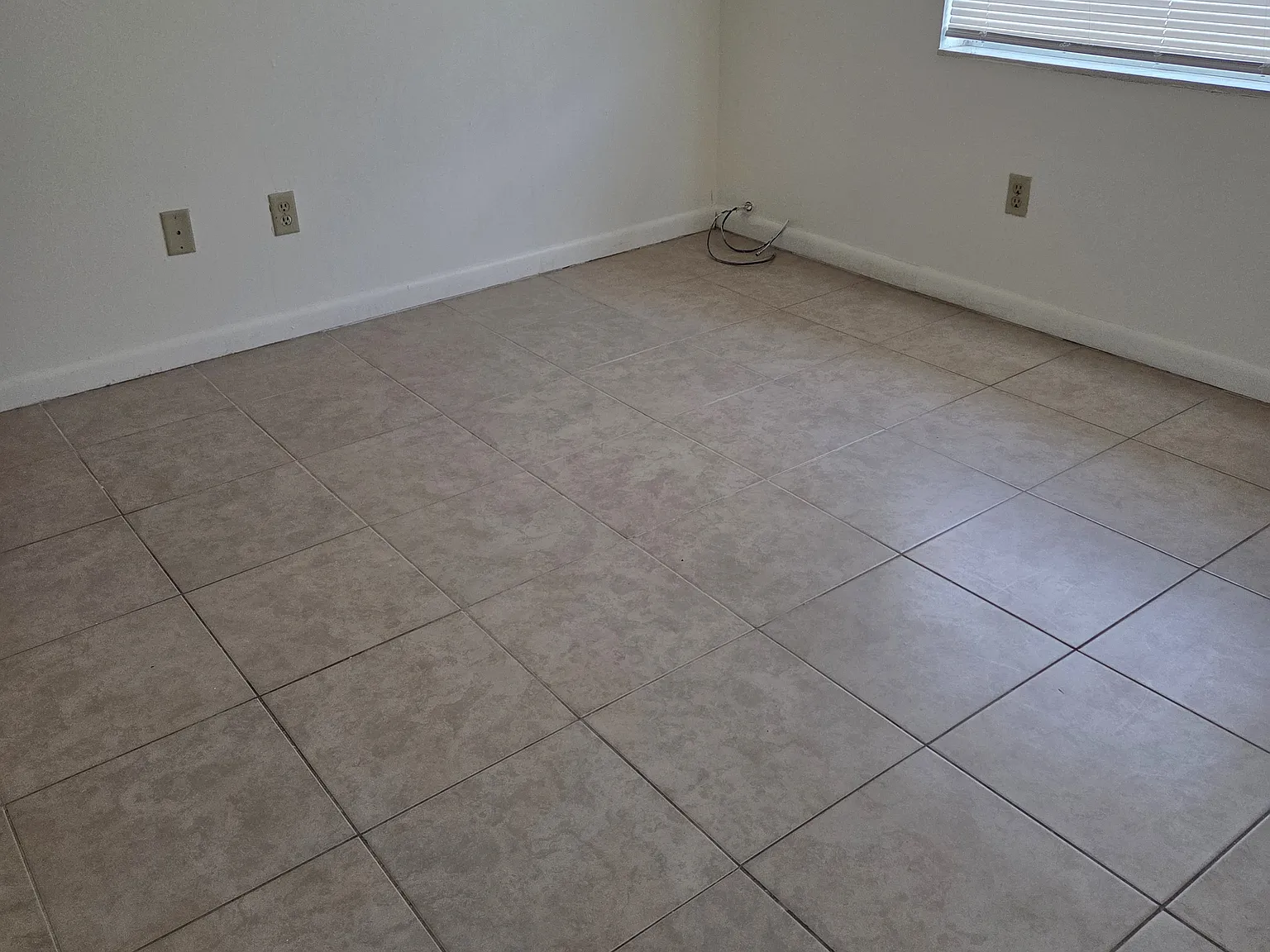 3 bed, 1004 sqft, $1,600 — Photo 4