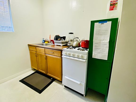 5th image of 2035 N Los Robles Ave #7