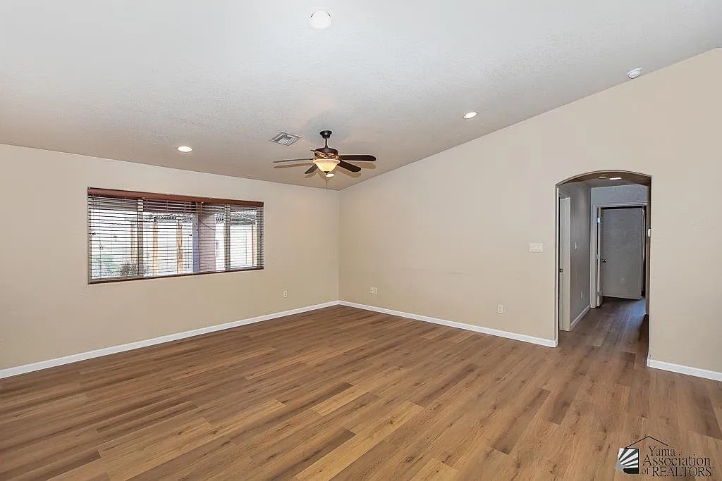 4 bed, 3.0 bath, 1642 sqft, $1,950 — Photo 4