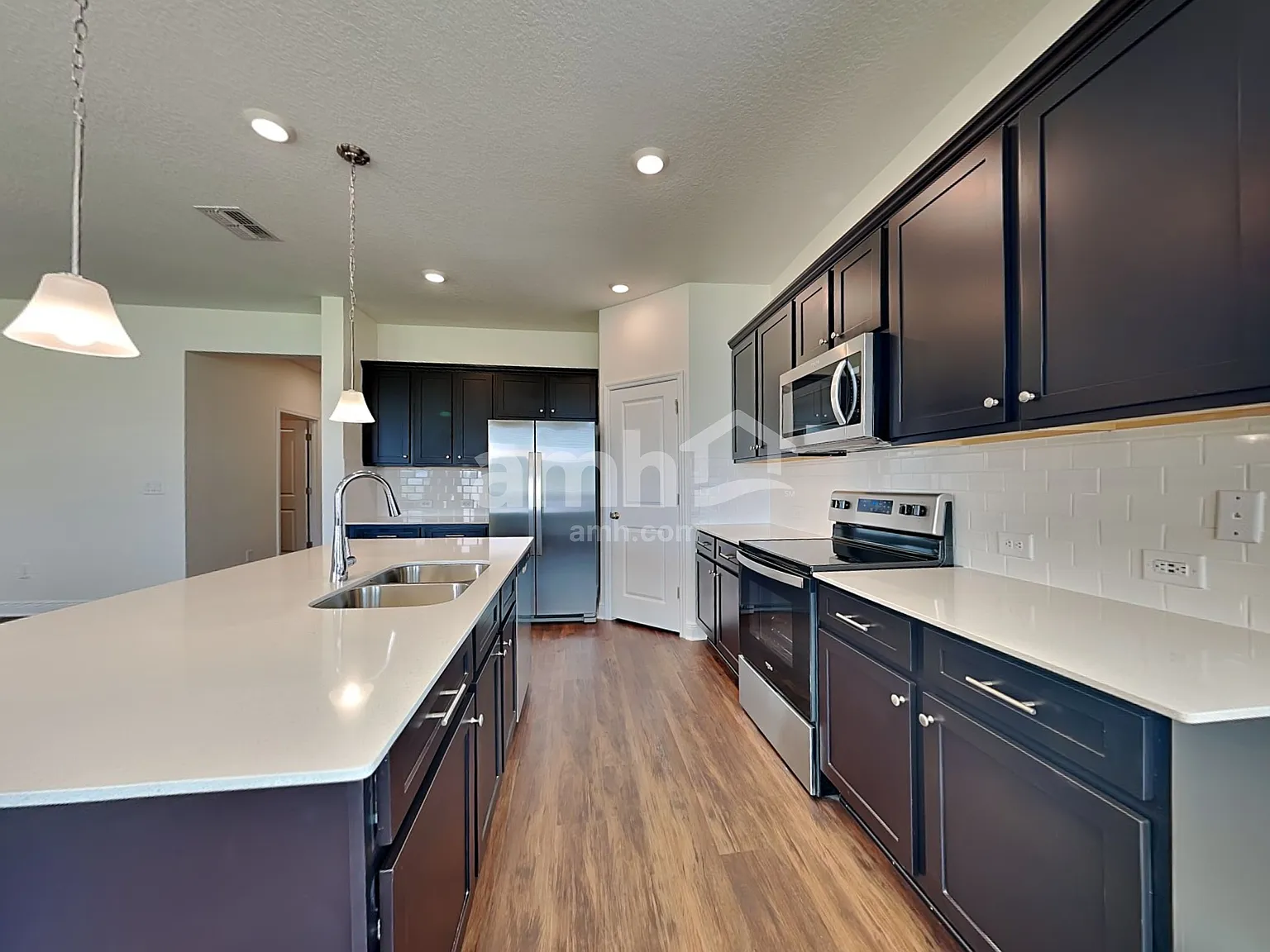 5 bed, 3.0 bath, 2525 sqft, $3,385 — Photo 3