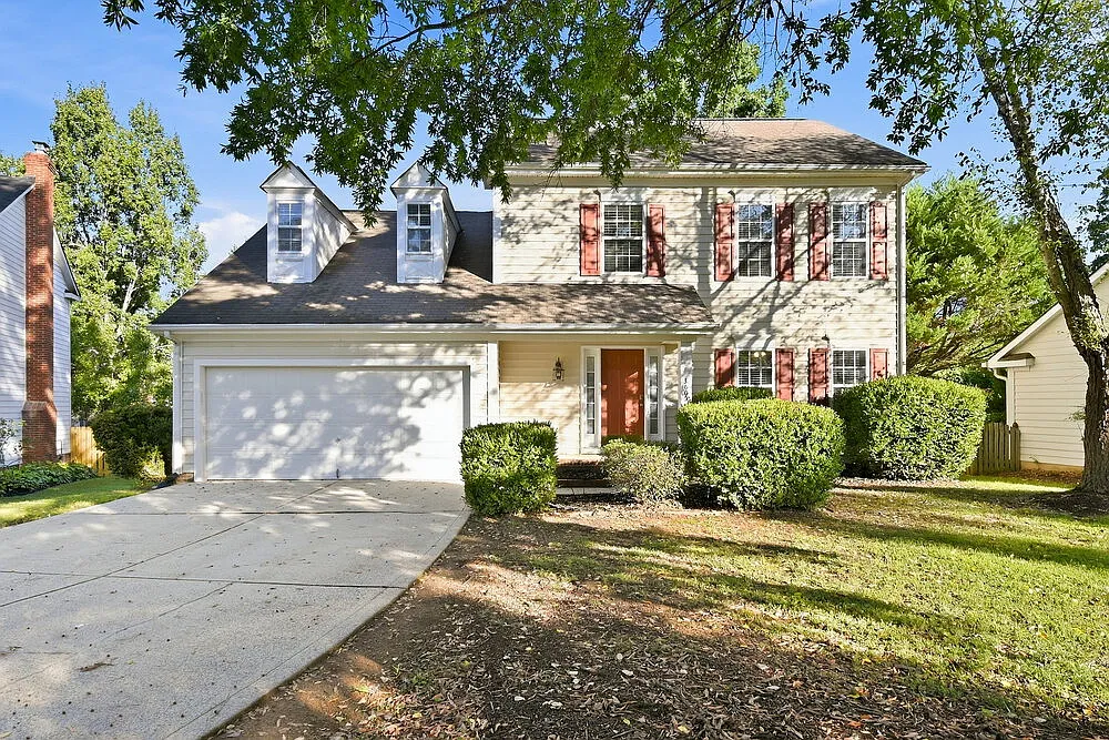 4 bed, 2.5 bath, 2024 sqft, $2,270 — Photo 1