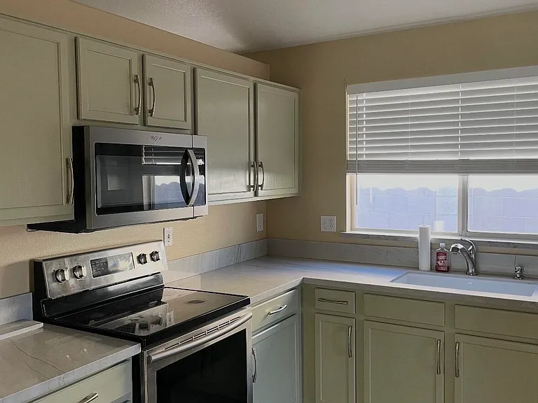 2463 E Springfield Pl — Photo 2