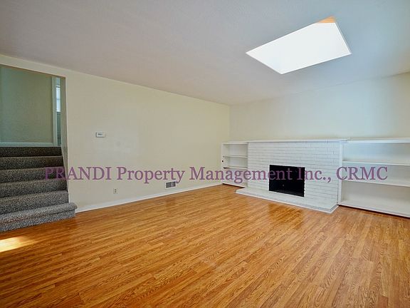 3rd image of 212 Los Angeles Blvd