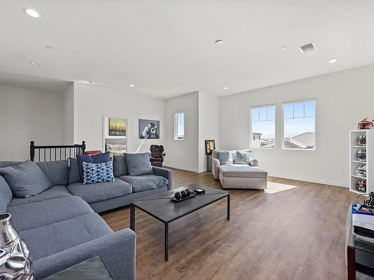 815 Gilsum Ct — Photo 31