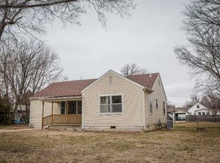 211 E 5th Ave, Caney, KS 67333