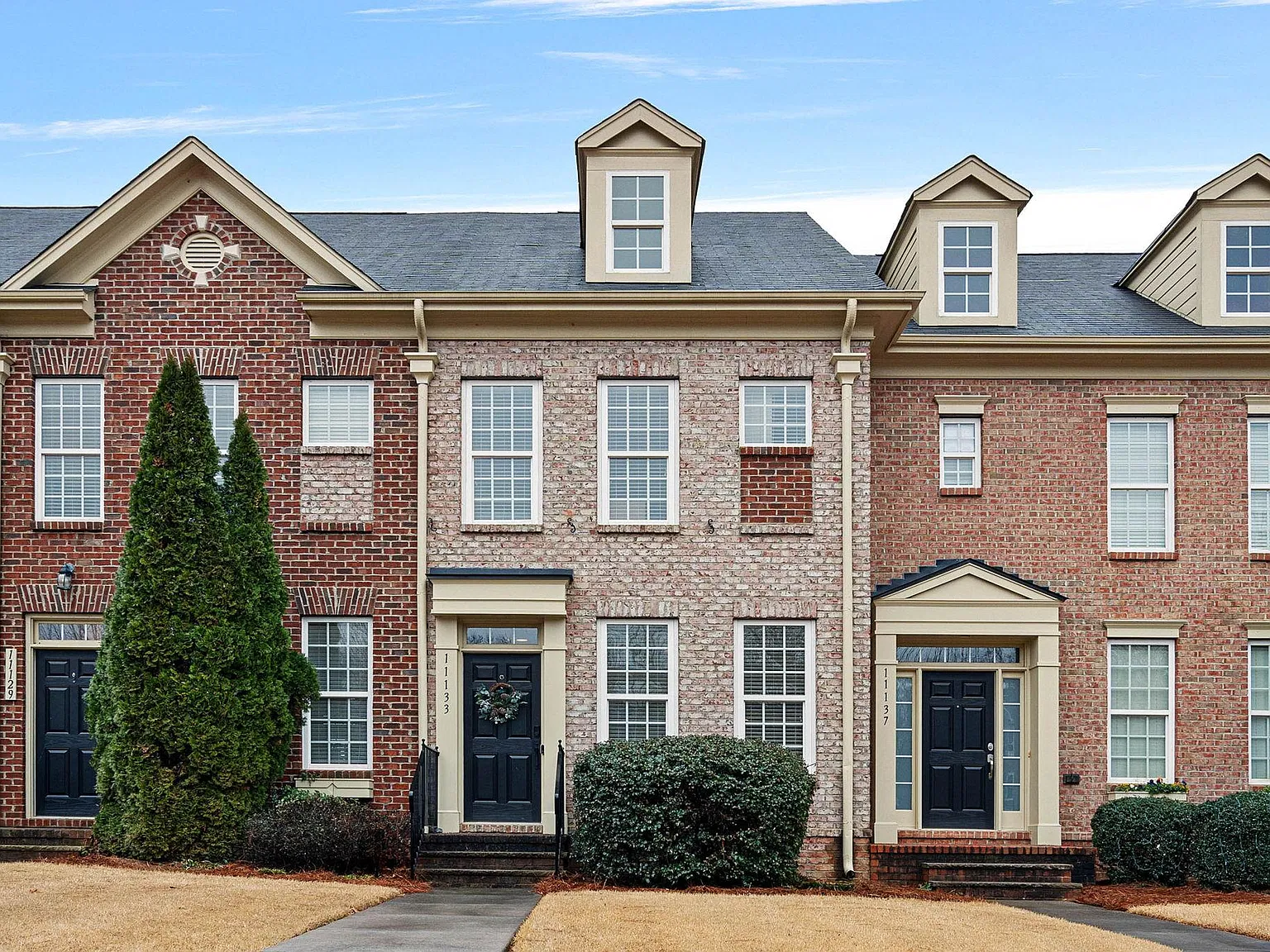 2 bed, 2.5 bath, 1172 sqft, $2,300 — Photo 1