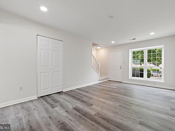 3rd image of 48 Essex Sq