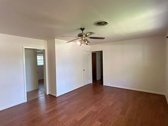 2nd image of 3243 Caroline Dr