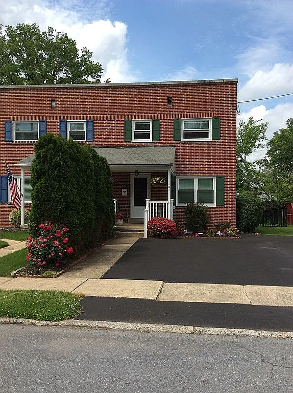 721 Skyline Dr photo 1