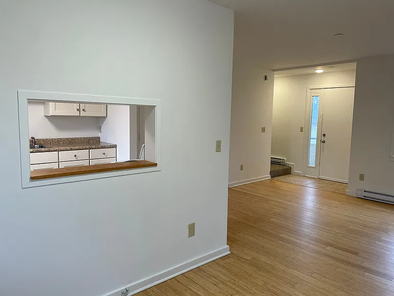 237 Maple St #5 — Photo 6