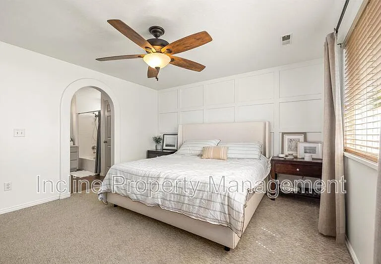 702 Durham Dr — Photo 15