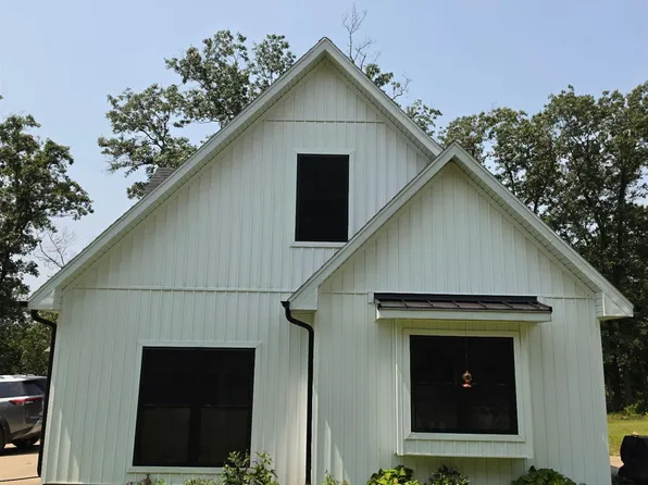 21868 Rosewood Dr, Versailles, MO 65084