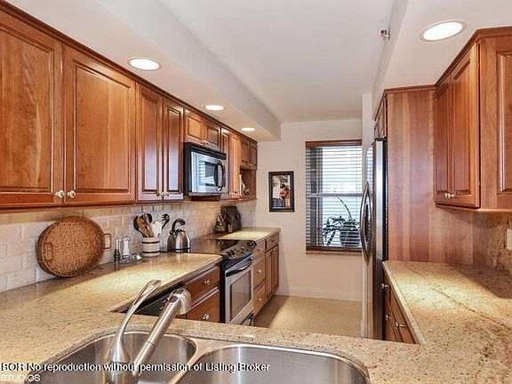 4th image of 3901 S Flagler Dr APT 302