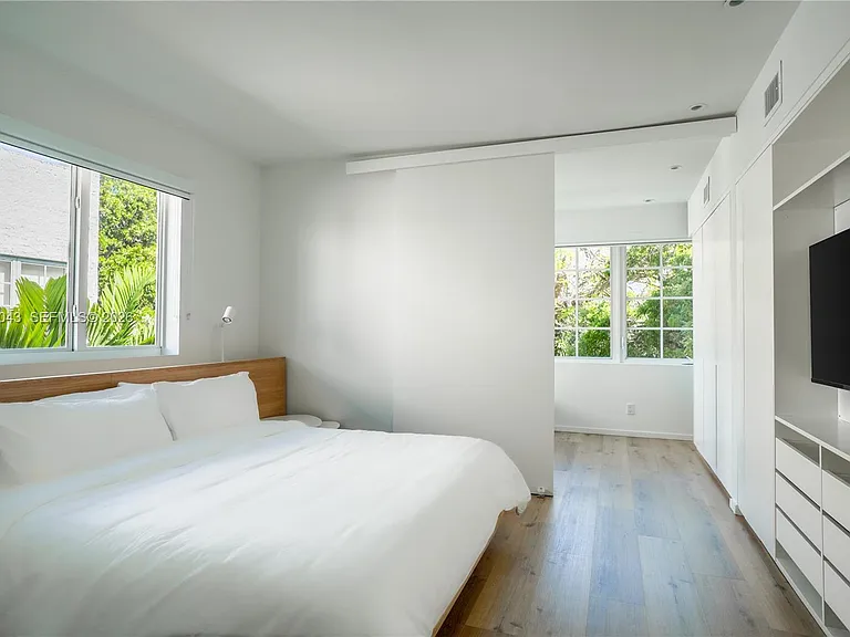 136 NE 46th St #3 — Photo 1