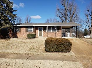 355 Patterson Ln, Florissant, MO 63031