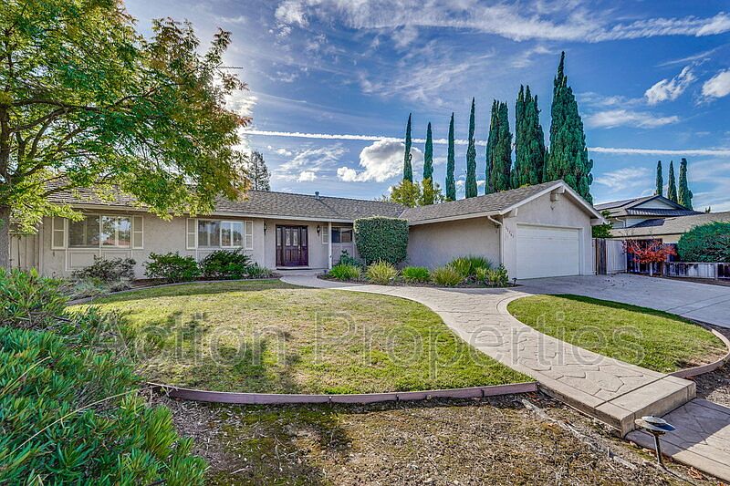 1st image of 12261 Viewoak Dr