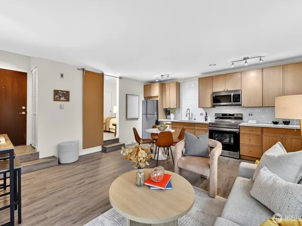 6547 42nd Avenue SW #303, Seattle, WA 98136