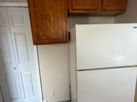 4th image of 236 S Edith St