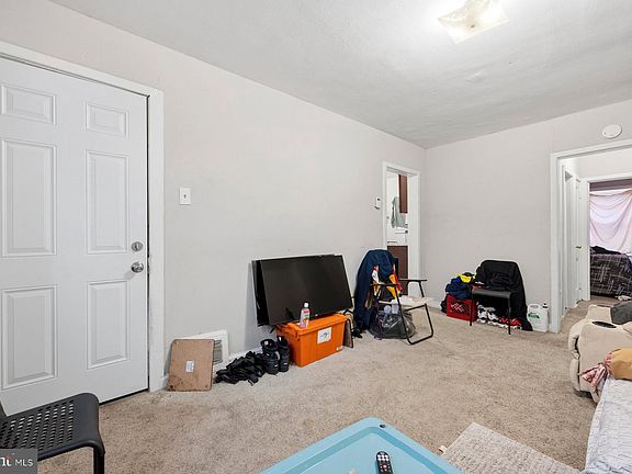 5th image of 923 1st St