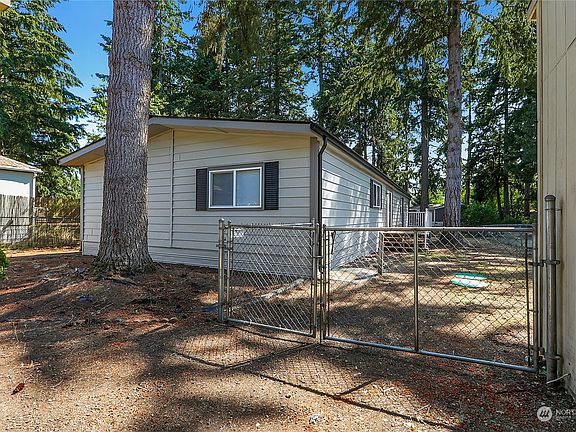 4th image of 418 165th Street Ct E #103