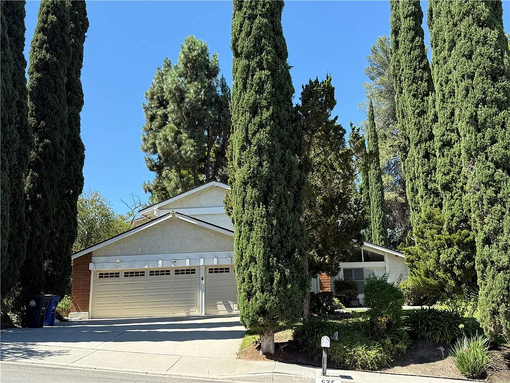 4 bed, 2077 sqft, $3,995 — Photo 3