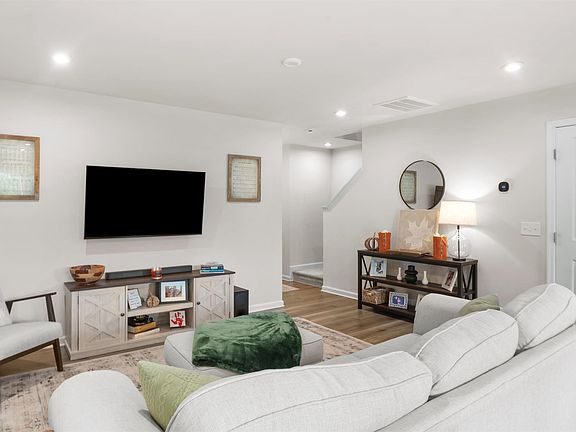 4th image of 126 Sarnesfield Way