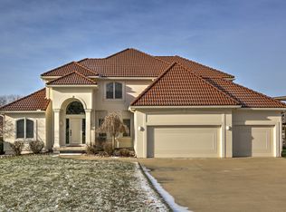 118 N Winnebago Dr, Lake Winnebago, MO 64034