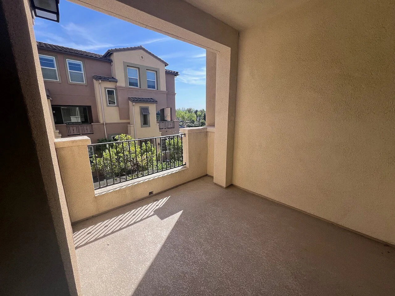 4 bed, 3.5 bath, 1563 sqft, $3,900 — Photo 1