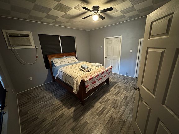 2nd image of 25566 Pearsol St