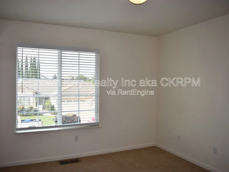 767 Bishop St — Photo 37