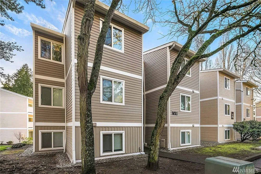 2 bed, 864 sqft, $2,200 — Photo 1