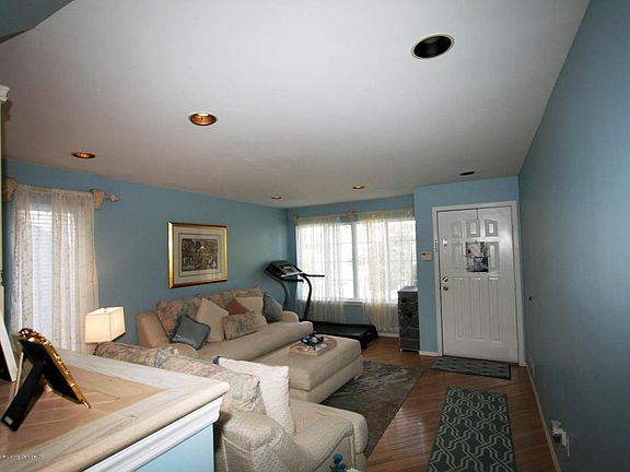 2nd image of 16 Latourette Ln