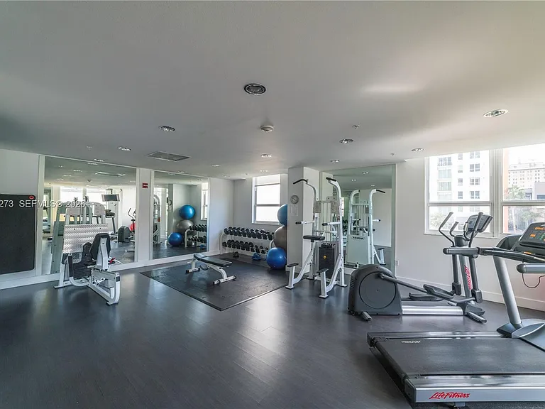 234 NE 3rd St #305 — Photo 8