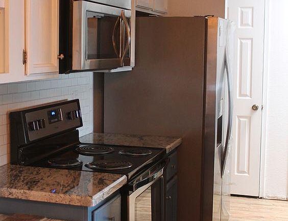 Stainless Appliances - Frig, Microwave, Stove/Oven