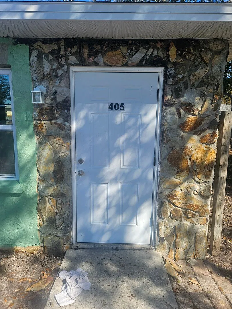 3/2 DUPLEX — Photo 1
