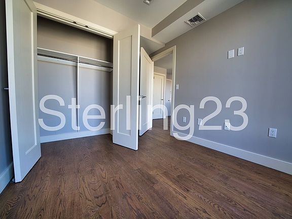 3rd image of 2718 Hoyt Ave S #7