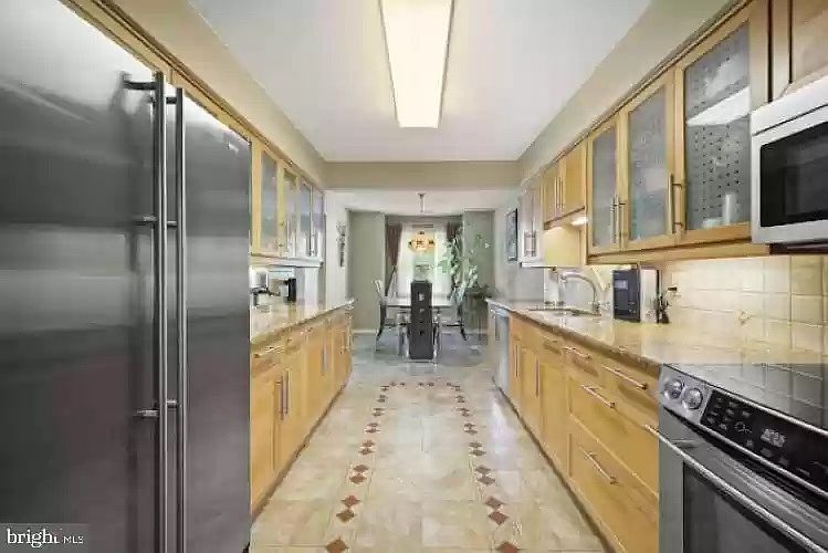 1st image of 222 Sycamore Cir