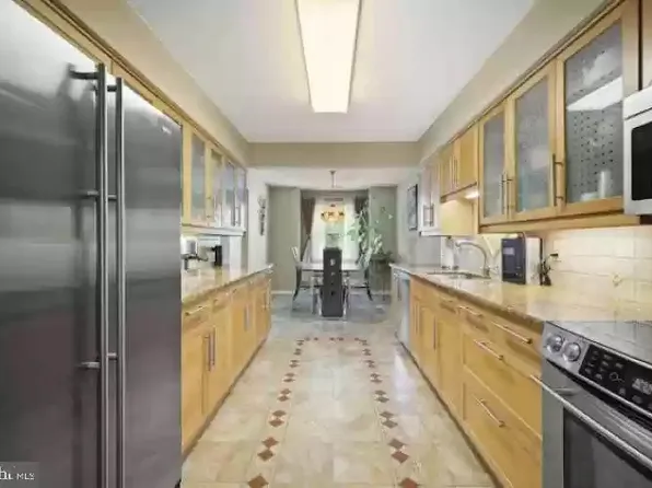 222 Sycamore Cir, Feasterville Trevose, PA 19053