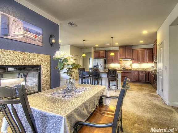 4th image of 1069 Gemwood Way