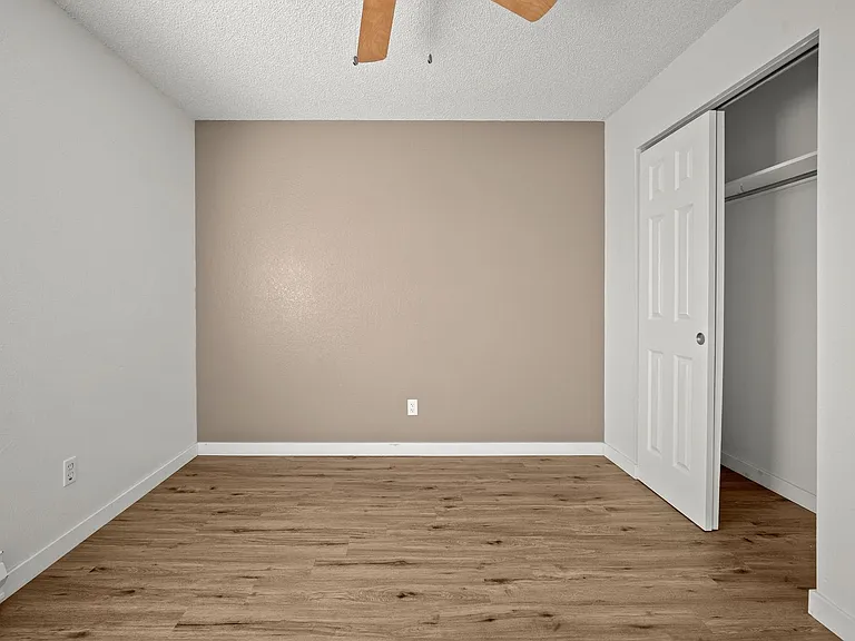 1535 Poplar Dr #22 — Photo 15