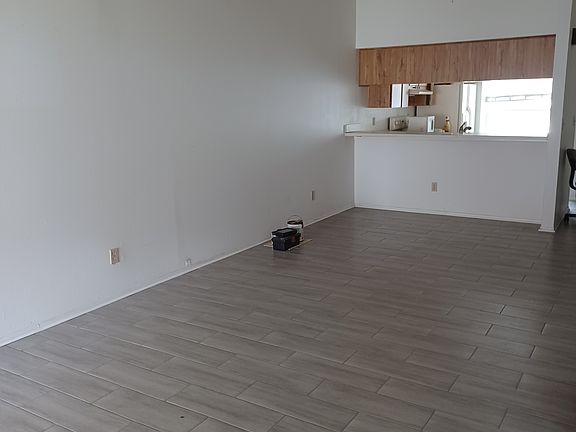 5th image of 7312 Parkside Villas Dr N