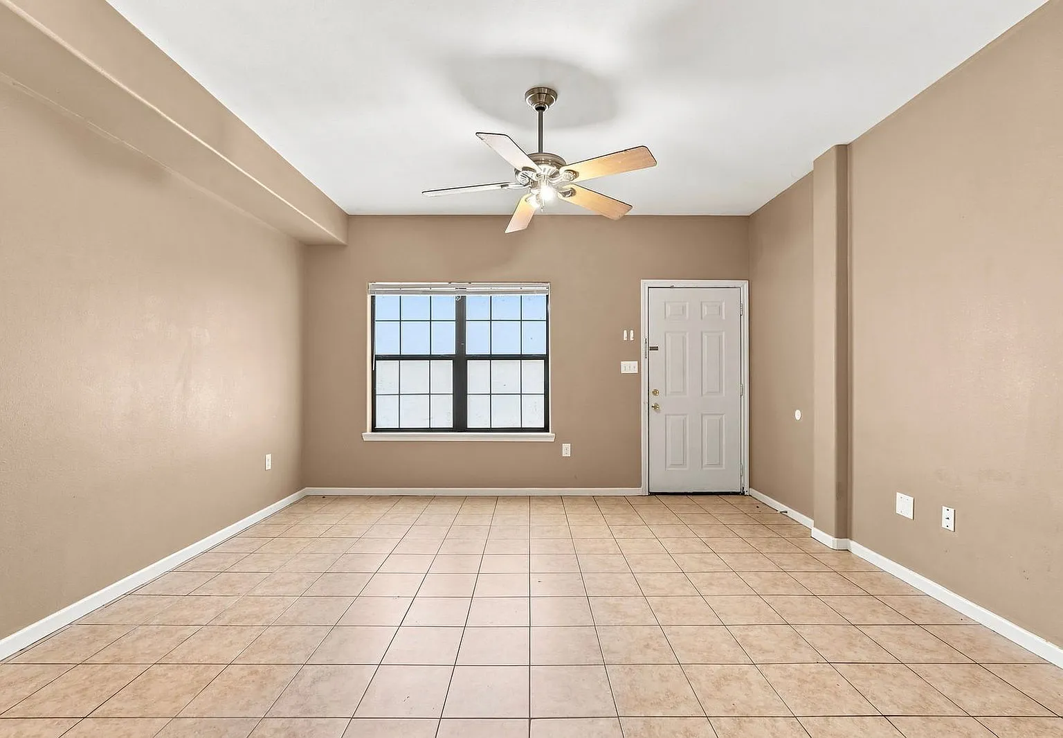 3 bed, 1.5 bath, 1292 sqft, $1,345 — Photo 3