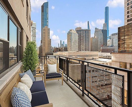4th image of 165 W 66th St APT 16A