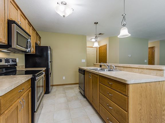 3rd image of 5400 Stone Crest Dr