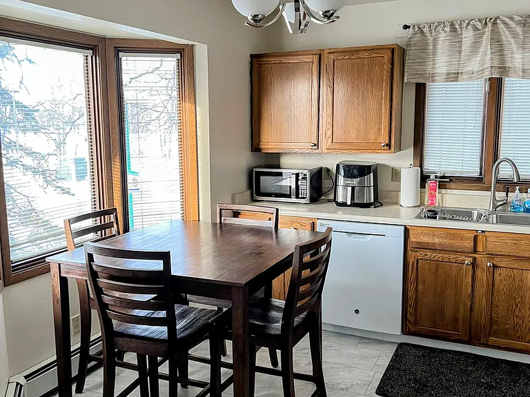 1401 Cordova St #3 — Photo 11