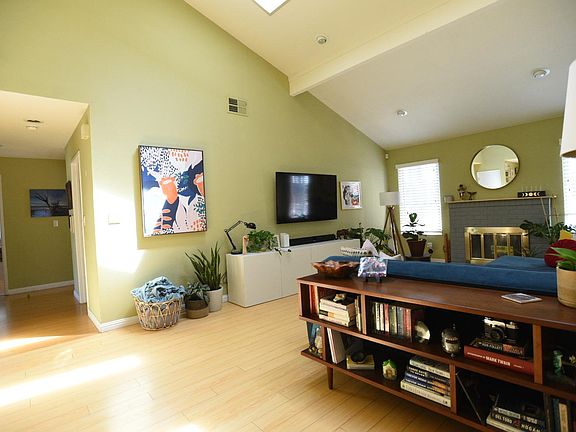 Spacious living room