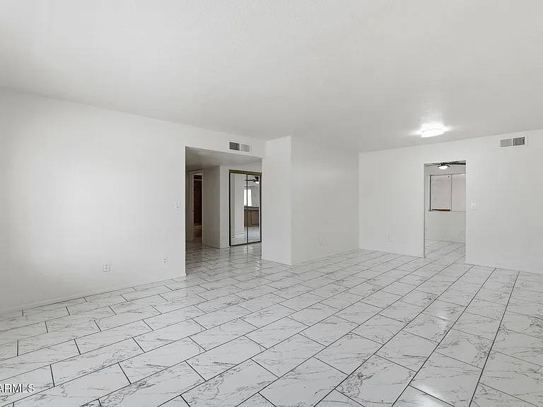 4731 W Paradise Ln — Photo 8