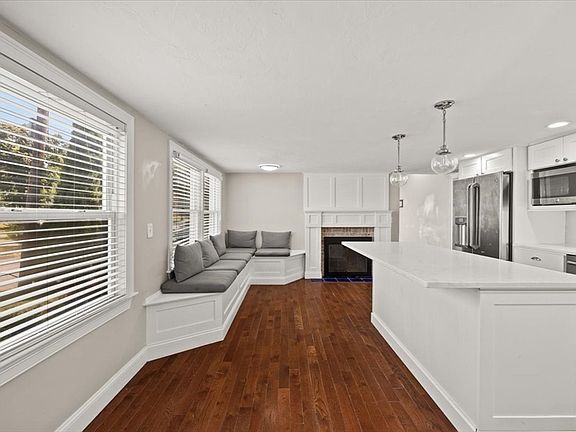 5th image of 62 Pleasant Cir
