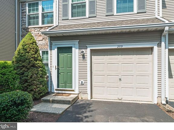 2nd image of 209 Mulberry Pl