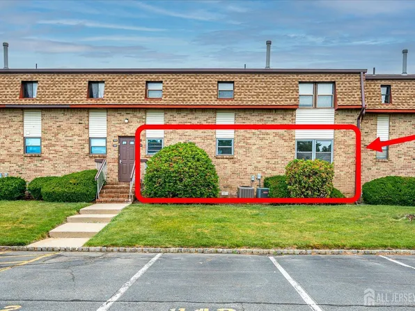 1213 N Oaks Blvd, North Brunswick, NJ 08902